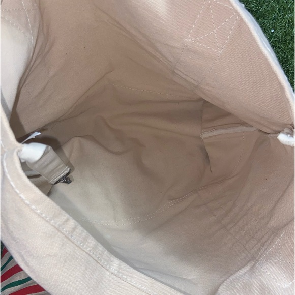 Walt Disney 1971 Christmas tote - Picture 3 of 4